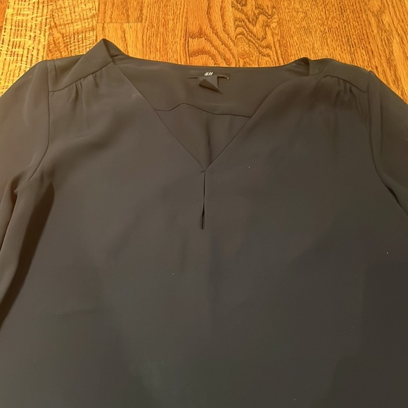 H&M Woman’s Black Top Size US 2 - Picture 2 of 5